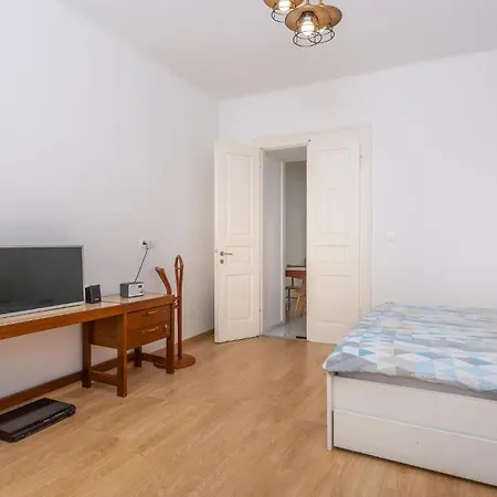 Apartment In With Kitchen *