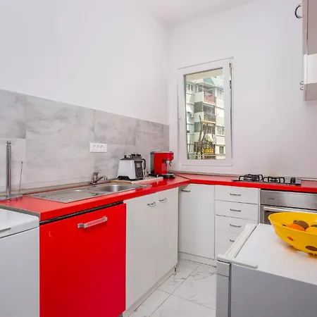 Apartment In With Kitchen *